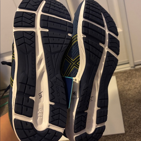 NWT ASICS Navy and Yellow Athletic Sneakers - Picture 8 of 9